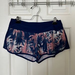 Roxy shorts size M